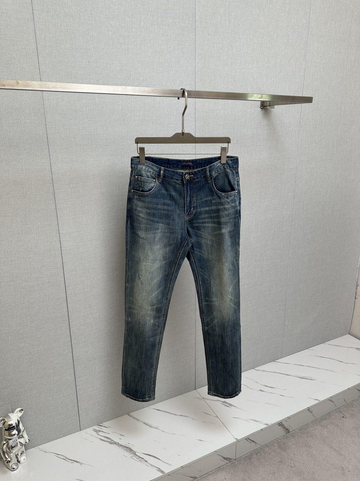 루이 비통 모던 실루엣 팬츠 10