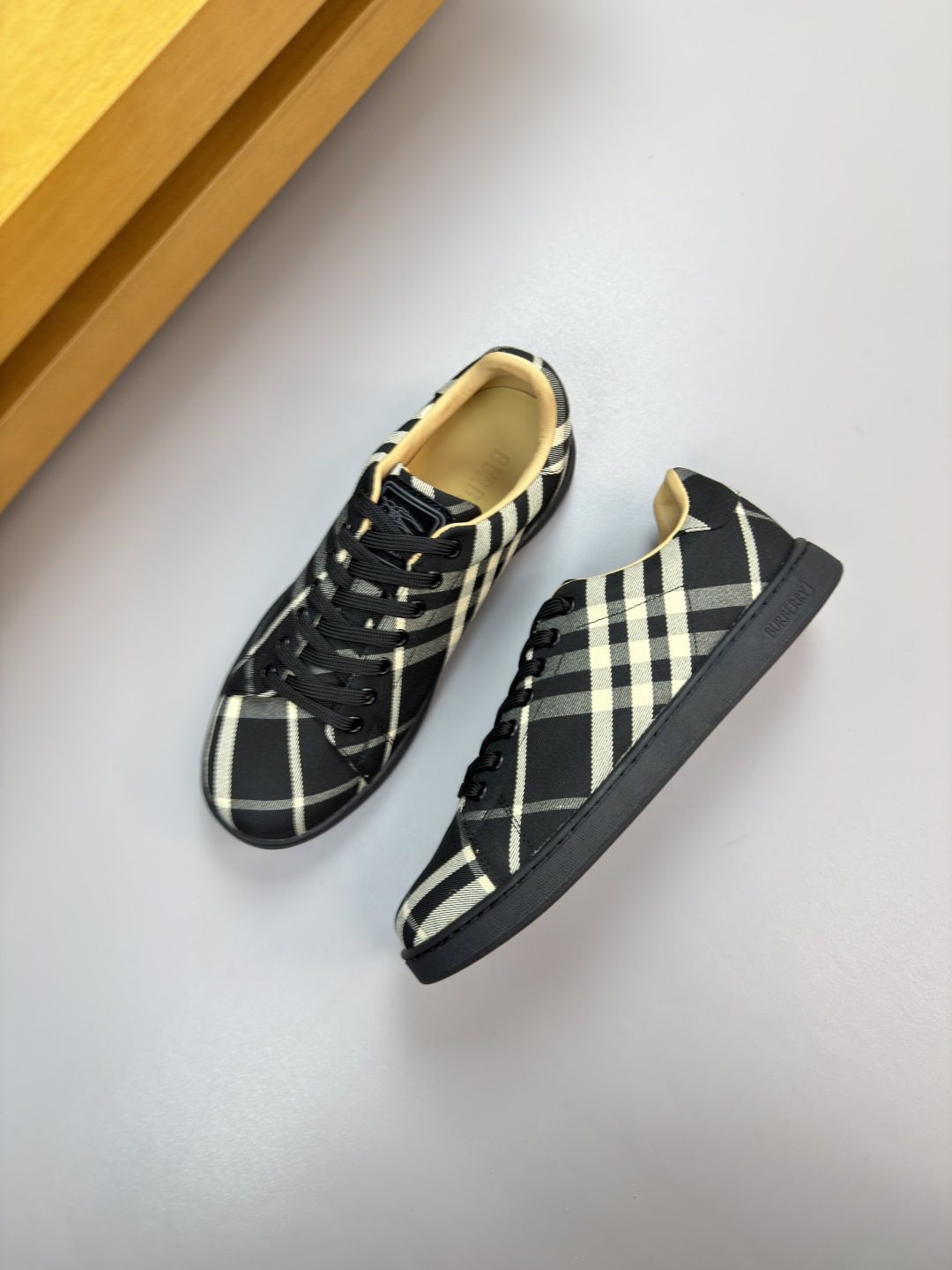 버버리 타임리스 데일리 슈즈 15