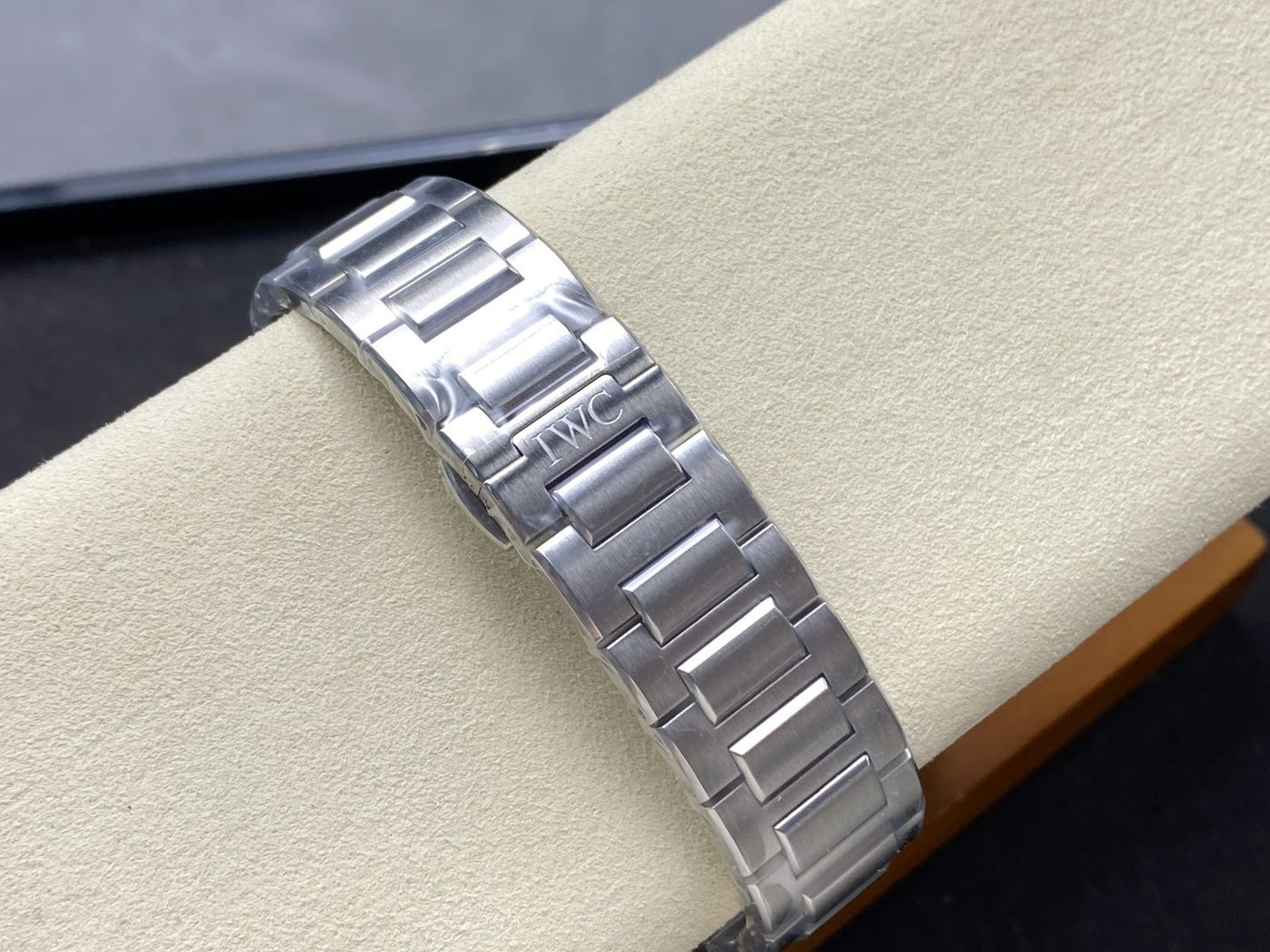 IWC 클래식 밸런스 워치 04